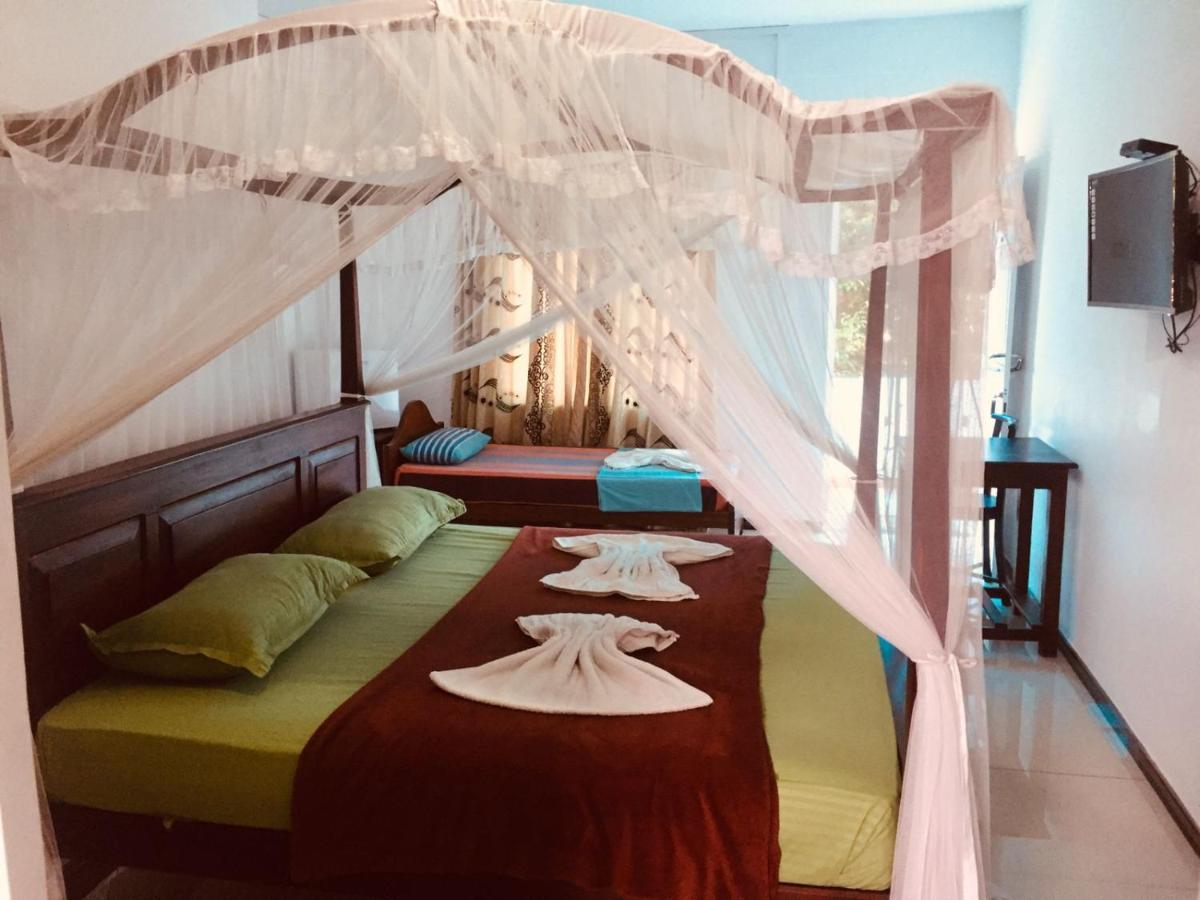 Crescent Resort Galle Esterno foto