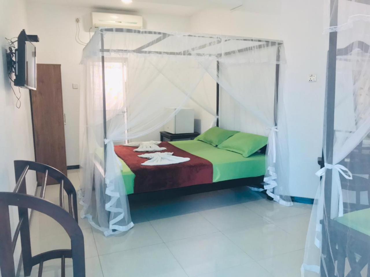 Crescent Resort Galle Esterno foto